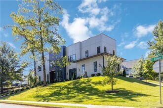 2824 Ashford Rd NE in Atlanta, GA - Building Photo - Building Photo