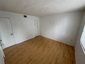 126 SW 17th Rd in Miami, FL - Building Photo - Building Photo