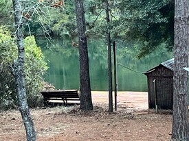 4403 Lakeview Dr in Crestview, FL - Building Photo