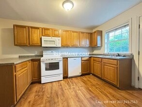 5 River Village Dr in Milford, ME - Building Photo - Building Photo