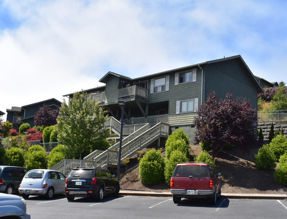 Beacon Crest in Lincoln City, OR - Building Photo