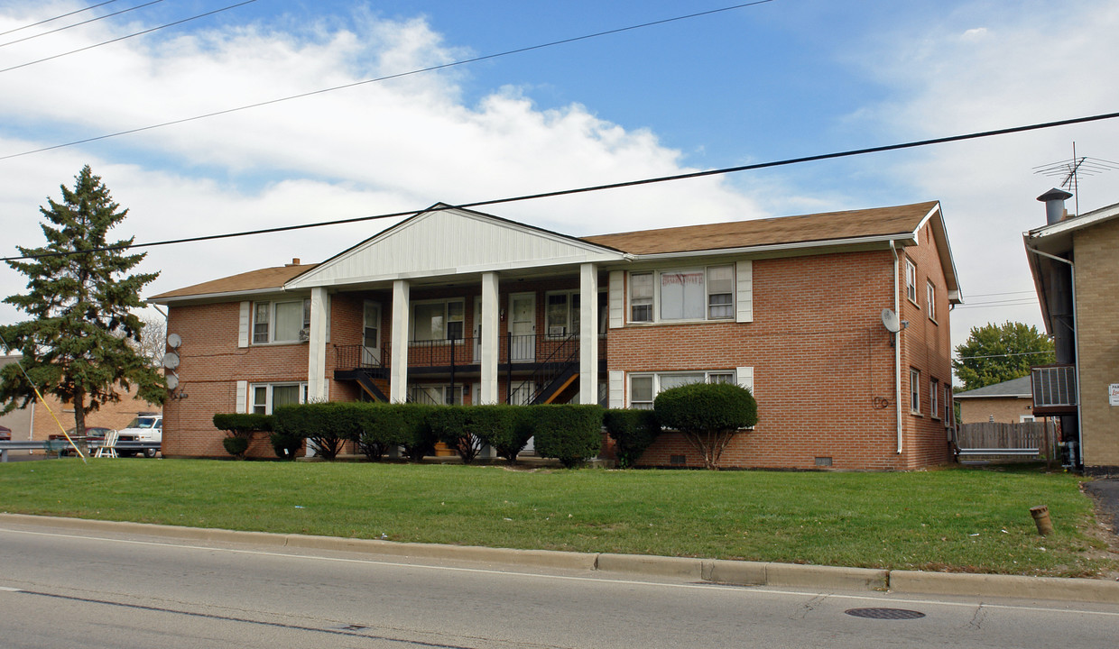 7831-7841 S Roberts Rd in Bridgeview, IL - Foto de edificio