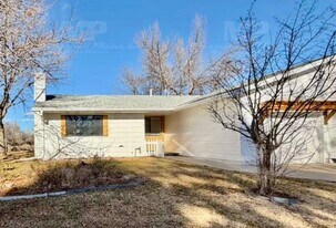 724 Ponderosa Dr in Fort Collins, CO - Building Photo