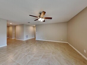 242 SW Oakridge Dr in Port St. Lucie, FL - Foto de edificio - Building Photo