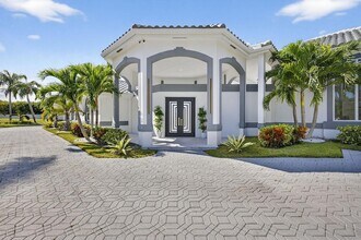 2673 NW 64th Blvd in Boca Raton, FL - Foto de edificio - Building Photo