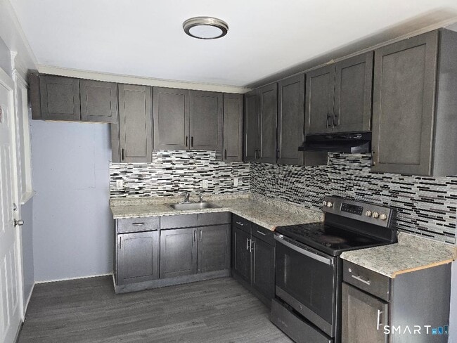 323 Cooke St in Waterbury, CT - Building Photo - Building Photo