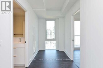 308 Jarvis St in Toronto, ON - Building Photo - Building Photo