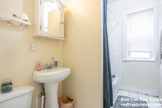 2 Elton St, Unit 1 in Boston, MA - Foto de edificio - Building Photo