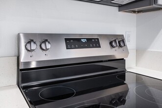 994 Valencia St, Unit 108 in Costa Mesa, CA - Building Photo - Building Photo
