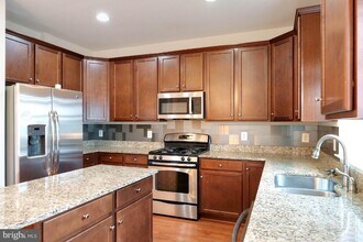 25120 Sweet Myrtle Square in Aldie, VA - Building Photo - Building Photo