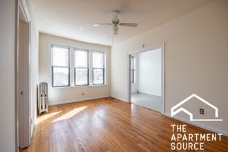 2704 N Sawyer Ave, Unit 302 in Chicago, IL - Building Photo - Building Photo