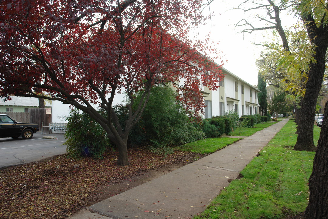 555 E 3rd Ave in Chico, CA - Building Photo