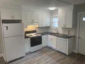 36 S East St in Amherst, MA - Building Photo