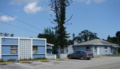 Royal Palm Apartments in Lake Worth, FL - Building Photo - Building Photo