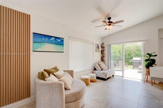 1482 Canary Island Dr in Weston, FL - Building Photo - Building Photo