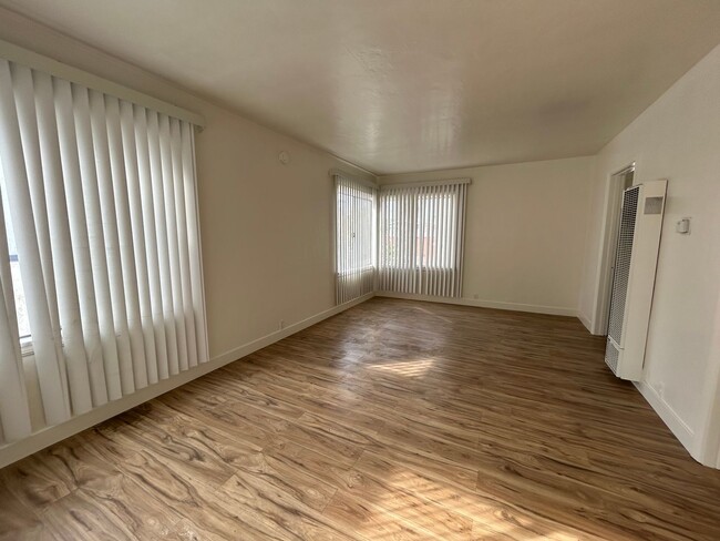119 Santa Ana Ave in Long Beach, CA - Building Photo - Building Photo
