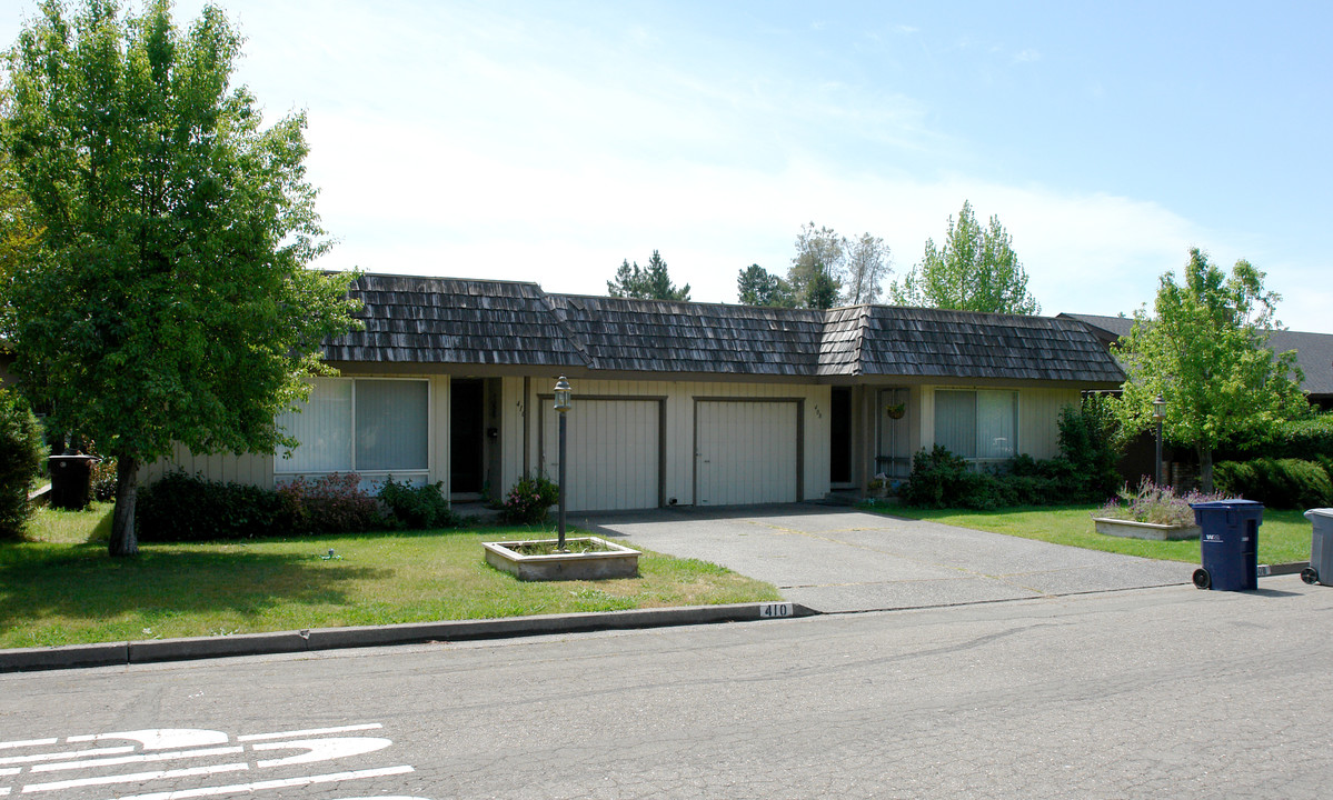 408 Pheasant Ln in Santa Rosa, CA - Building Photo