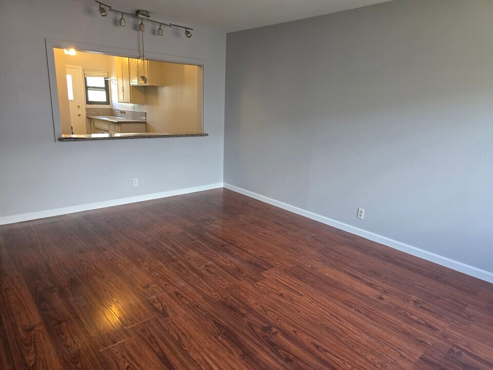8927 Reading Ave, Unit 8927 Reading Ave in Los Angeles, CA - Foto de edificio