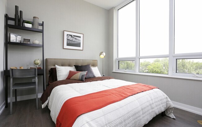 property at 798 N Hudson Ave