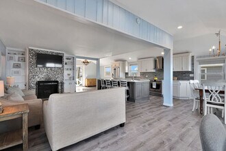 7 Oak St in Wading River, NY - Foto de edificio - Building Photo