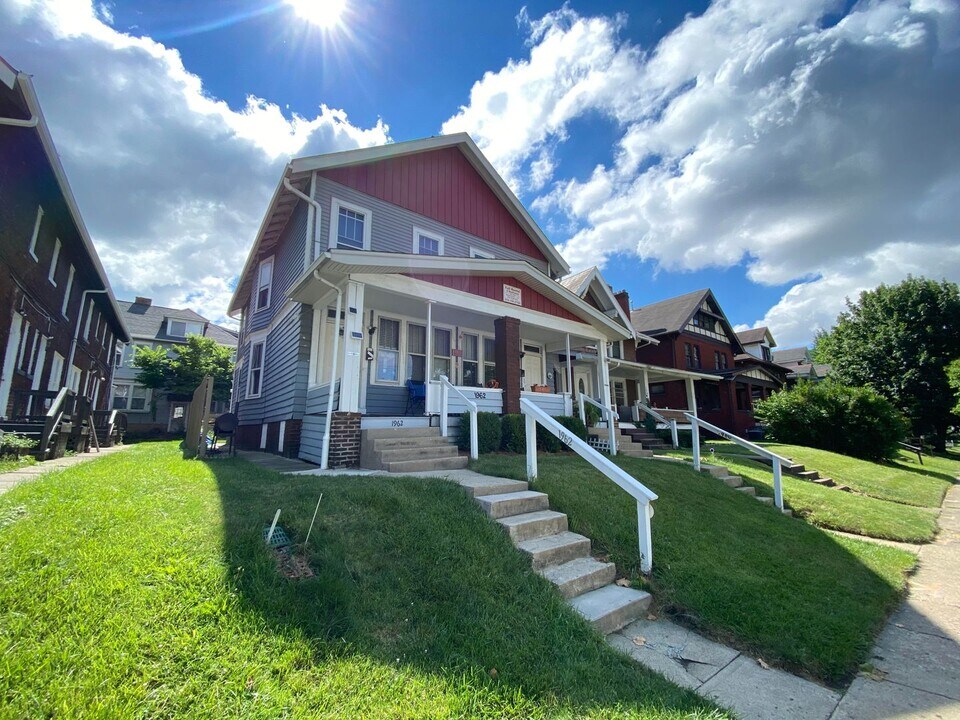 1960 Summit St in Columbus, OH - Building Photo