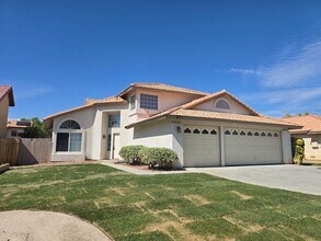2007 Willowbrook Ave in Palmdale, CA - Building Photo - Building Photo