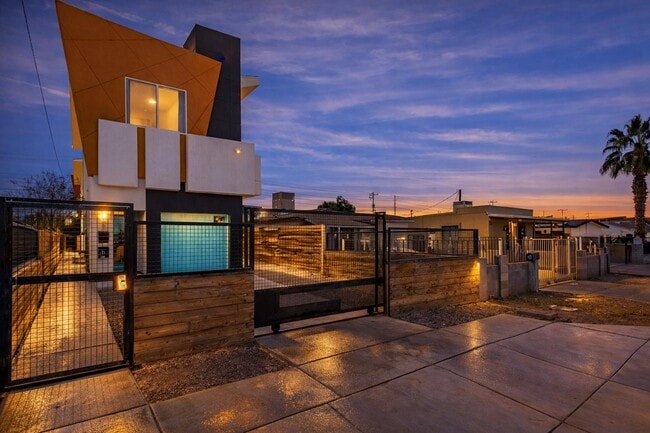 1933 E Monroe St in Phoenix, AZ - Building Photo - Building Photo