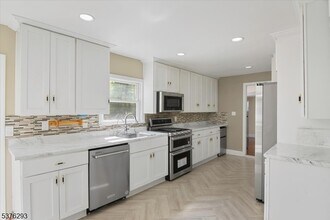 21 New England Dr in Parsippany Troy Hills, NJ - Building Photo - Building Photo