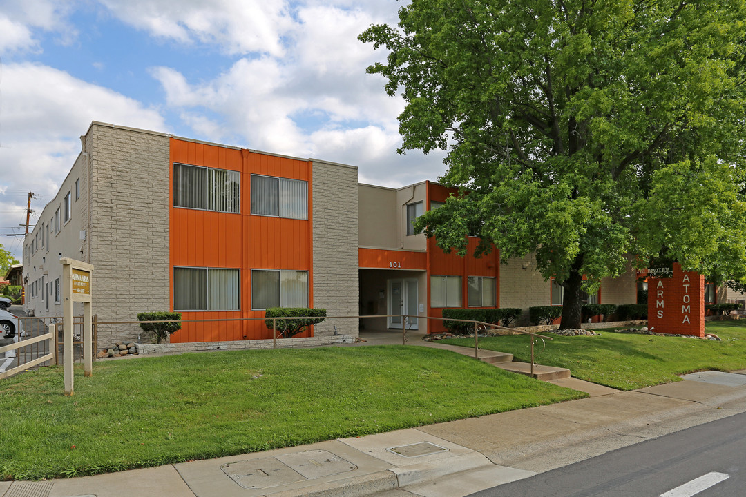 Natoma Arms in Folsom, CA - Foto de edificio