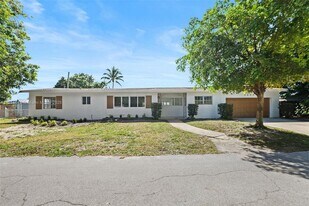 2444 Plunkett St in Hollywood, FL - Building Photo