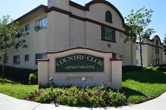 Country Club Apartments in Upland, CA - Building Photo