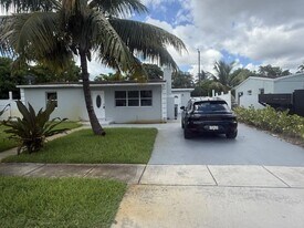 2329 Fairway Dr in West Palm Beach, FL - Building Photo