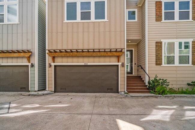 3362 Pinemont Dr in Houston, TX - Building Photo - Building Photo