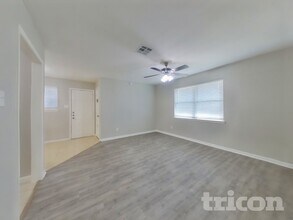 11054 Spottswood Dr in Houston, TX - Building Photo - Building Photo