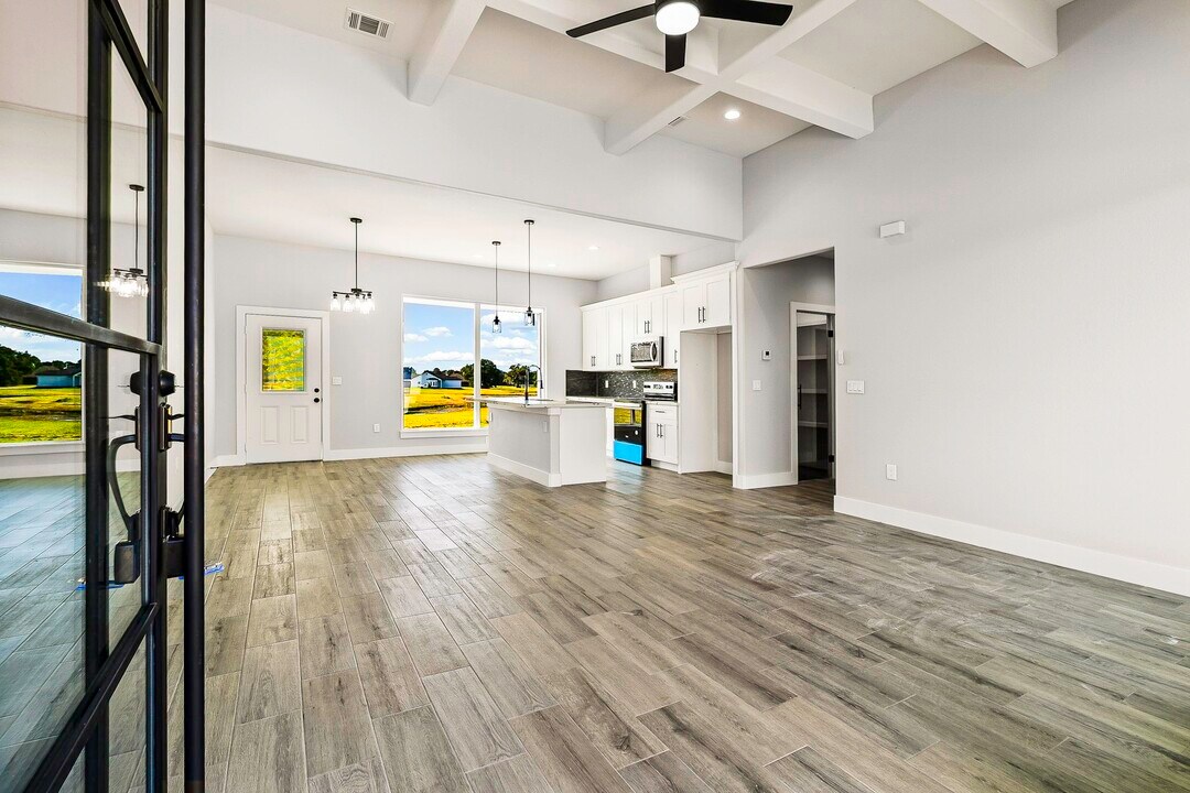 42 Meadow Lake Dr in Trinity, TX - Building Photo