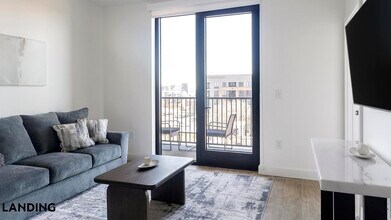 1007 S Mint St, Unit 818 in Charlotte, NC - Building Photo - Building Photo