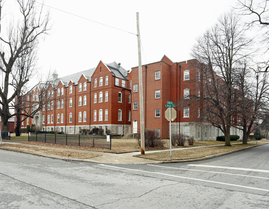 Franciscan Villa in Springfield, MO - Building Photo