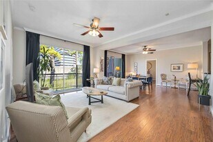 4515 Briar Hollow Pl in Houston, TX - Building Photo