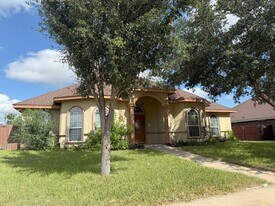 2903 Leslie St in Edinburg, TX - Building Photo
