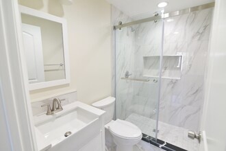 11864 Ricky Ave in Garden Grove, CA - Foto de edificio - Building Photo