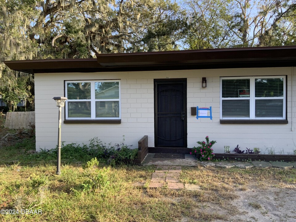 867 Winchester St in Daytona Beach, FL - Foto de edificio