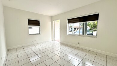 3251 SW 23rd Ter in Miami, FL - Building Photo - Building Photo