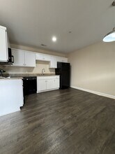 1150 Cross Creek Cir in Greenville, NC - Building Photo - Building Photo