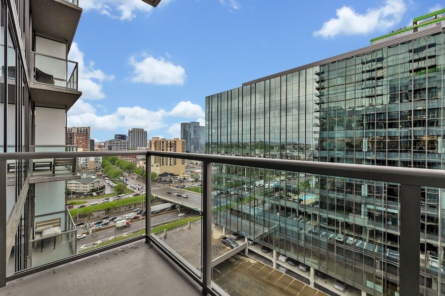 1212 Laurel St, Unit 1310 in Nashville, TN - Building Photo