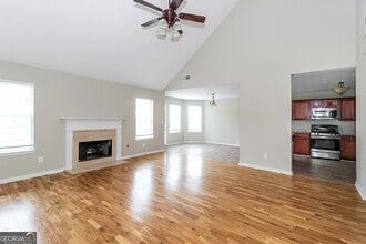 3352 Hershey Dr in Ellenwood, GA - Foto de edificio - Building Photo