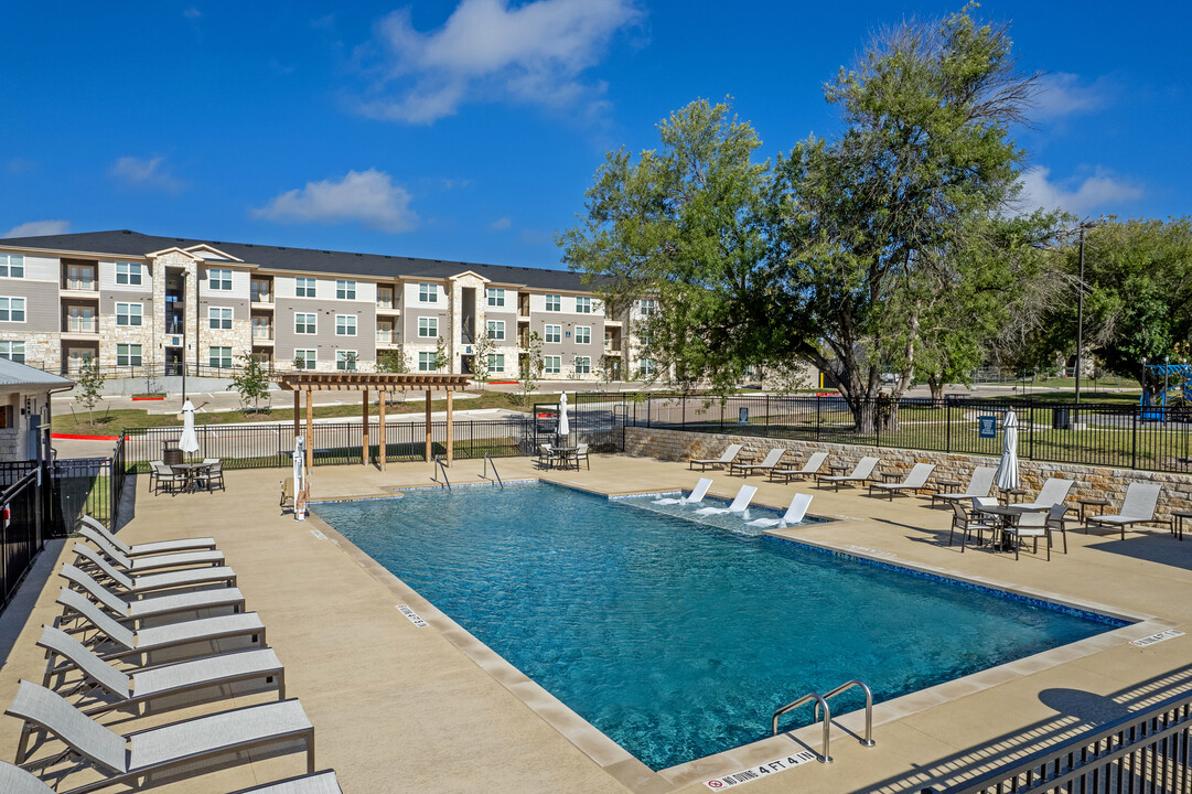 Riverstone in San Marcos, TX - Foto de edificio