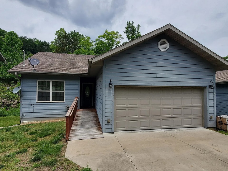 1311 Berry Dr in Branson, MO - Building Photo