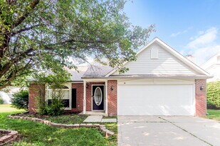 10207 Carmine Dr in Noblesville, IN - Building Photo