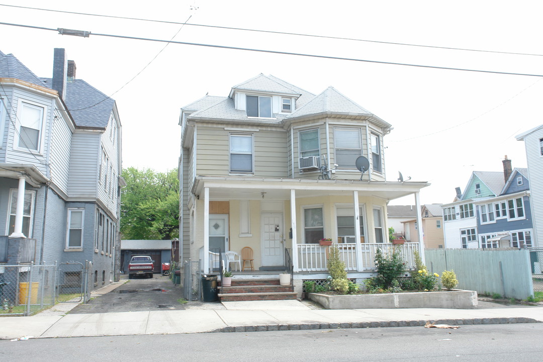 156 1st St in Perth Amboy, NJ - Building Photo