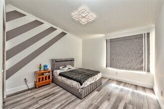 9160 November Breeze St in Las Vegas, NV - Building Photo - Building Photo